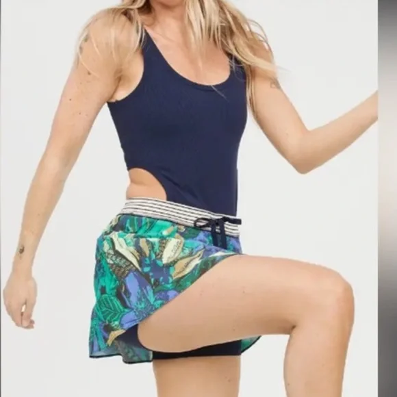 aerie rubbed cut out dress with built in short and sport bra - Picture 3 of 8